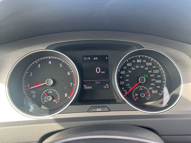 Used 2015 Volkswagen Golf S image 12