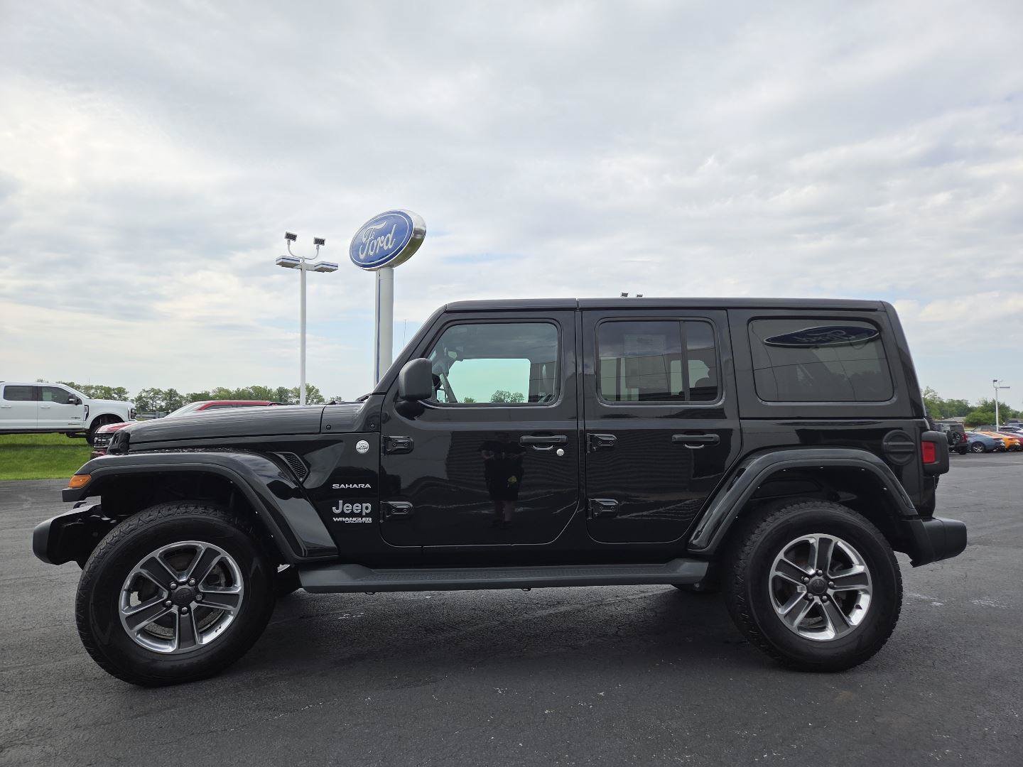 Used 2021 Jeep Wrangler Unlimited Sahara w/ Uconnect 4C Nav & Sound Group AWD/4WD image 10