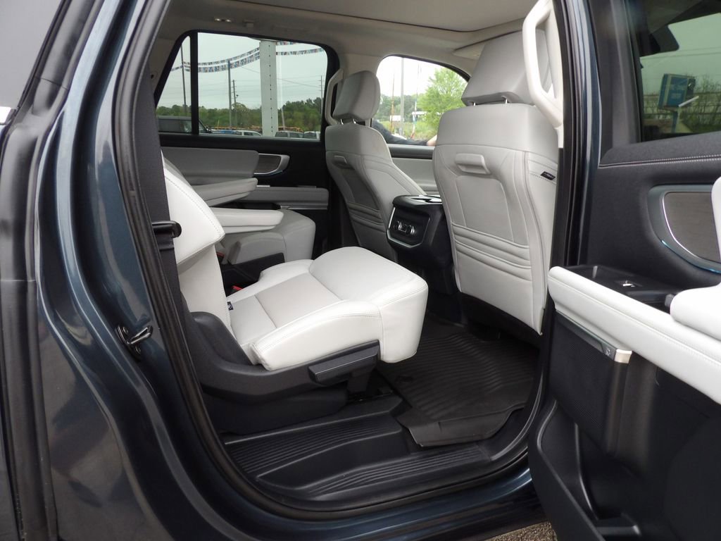 Used 2025 Ford Expedition Max Platinum AWD/4WD image 12