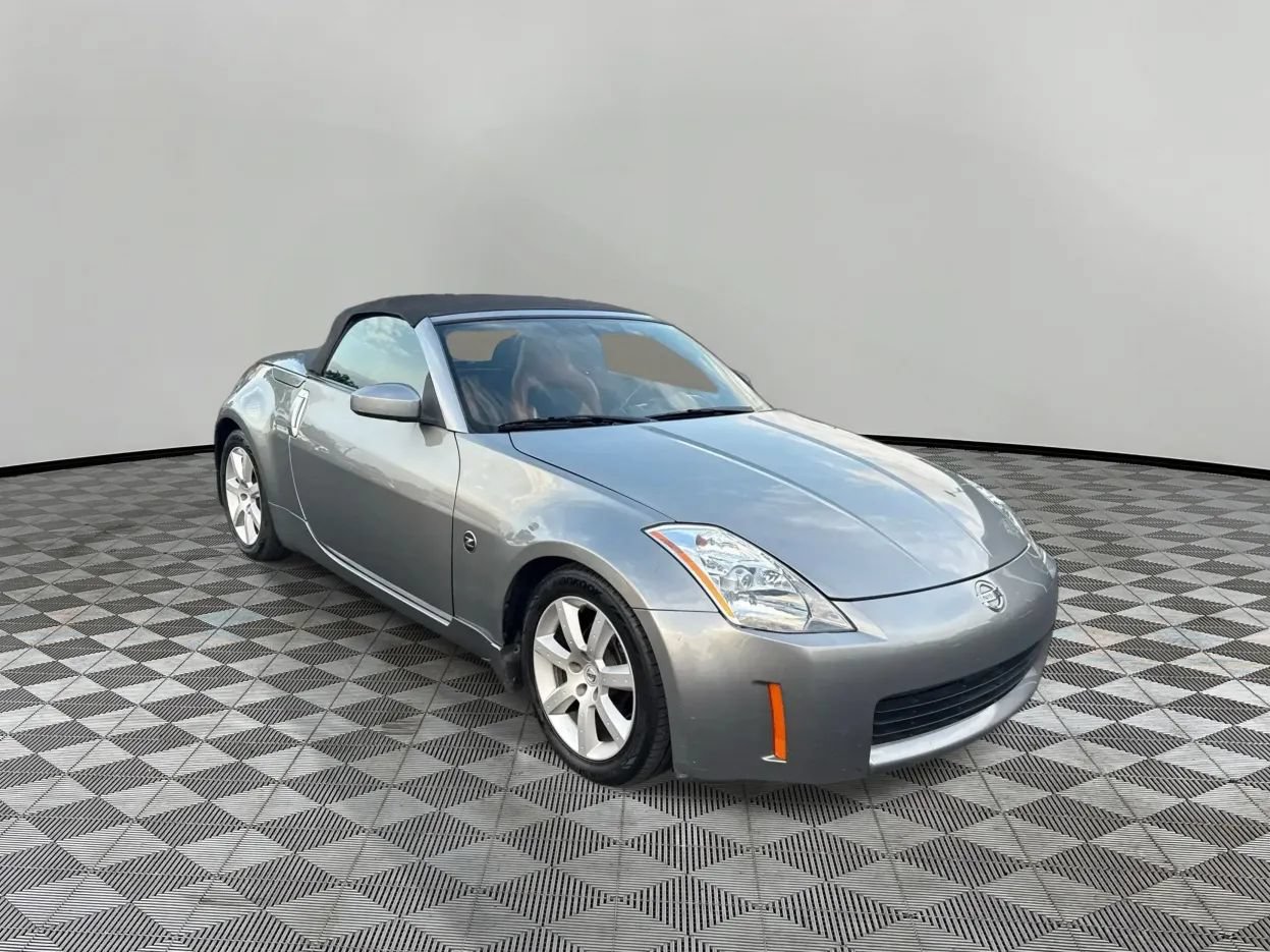 Used 2004 Nissan 350Z Touring RWD image 1