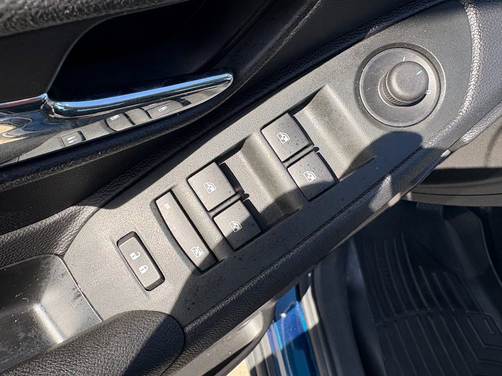 Used 2020 Chevrolet Trax LT w/ LT Convenience Package image 11