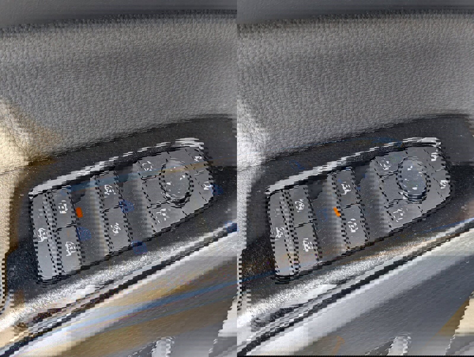 New 2025 Nissan Pathfinder SL image 12