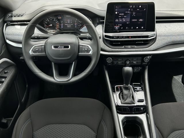 Used 2025 Jeep Compass Sport image 12