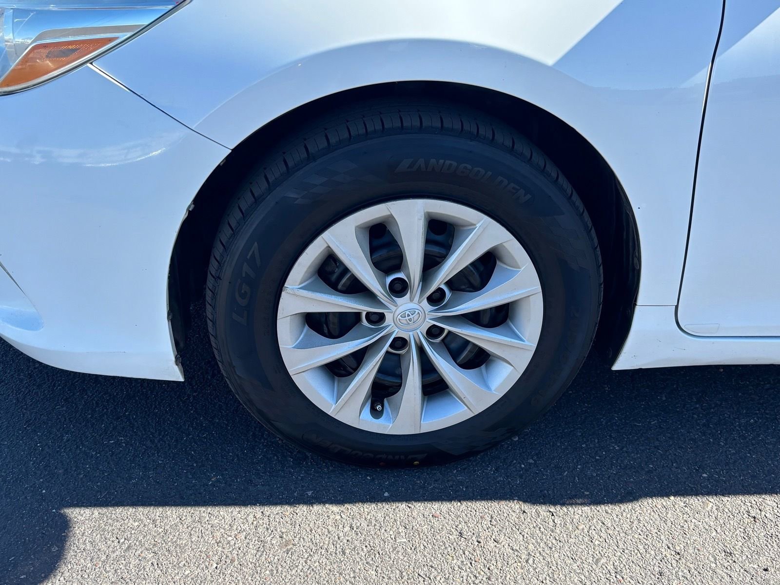 Used 2017 Toyota Camry LE image 11