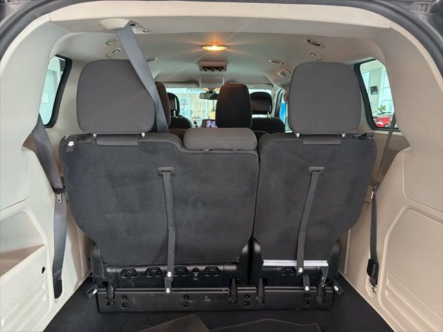 Used 2018 Dodge Grand Caravan SE image 25