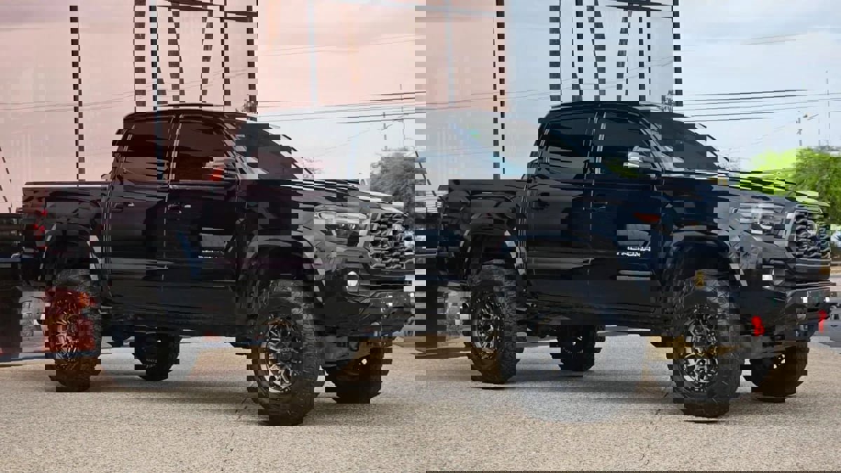 Used 2023 Toyota Tacoma TRD Sport image 17