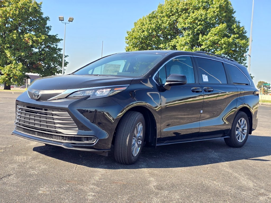 New 2026 Toyota Sienna LE AWD/4WD image 8