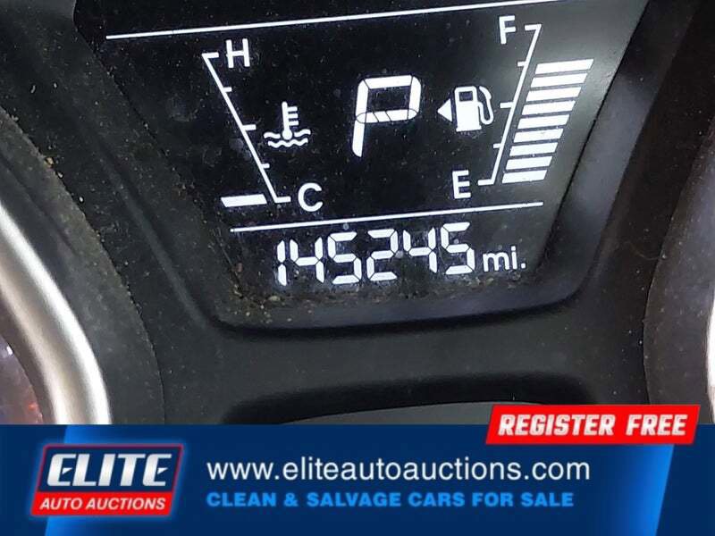 Used 2015 Hyundai Elantra SE FWD image 23