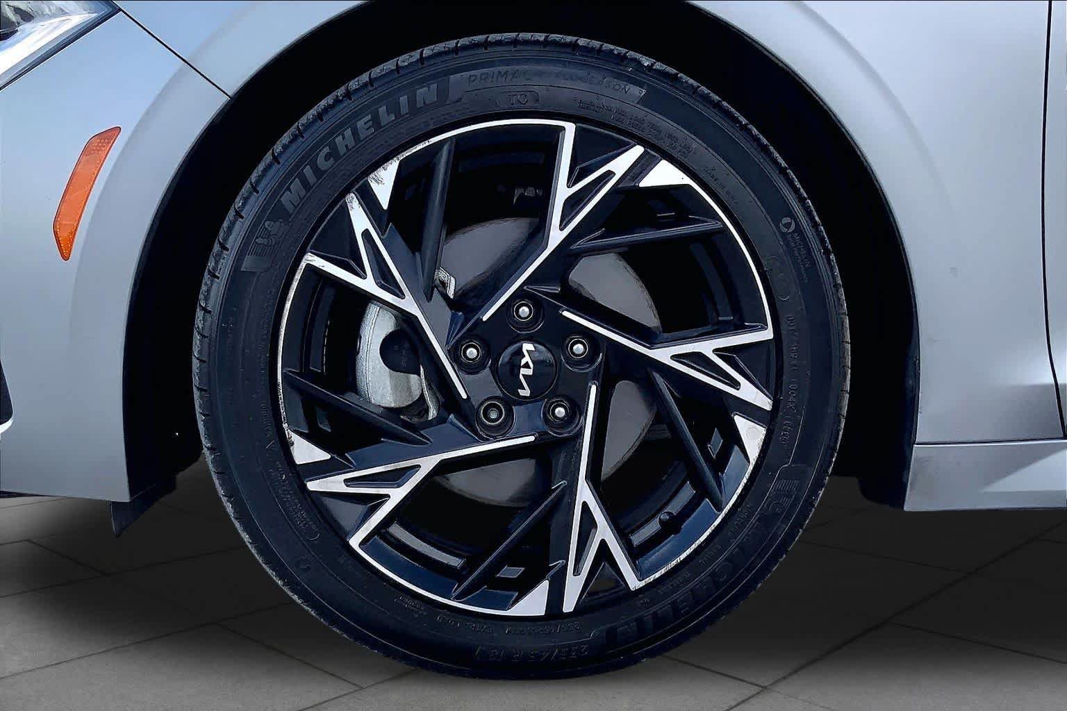 Used 2025 Kia K5 GT-Line w/ GT-Line Premium Package FWD image 11