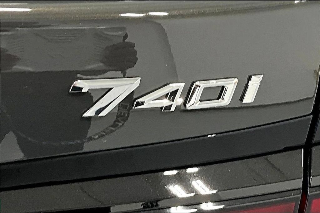 New 2026 BMW 740i RWD image 32