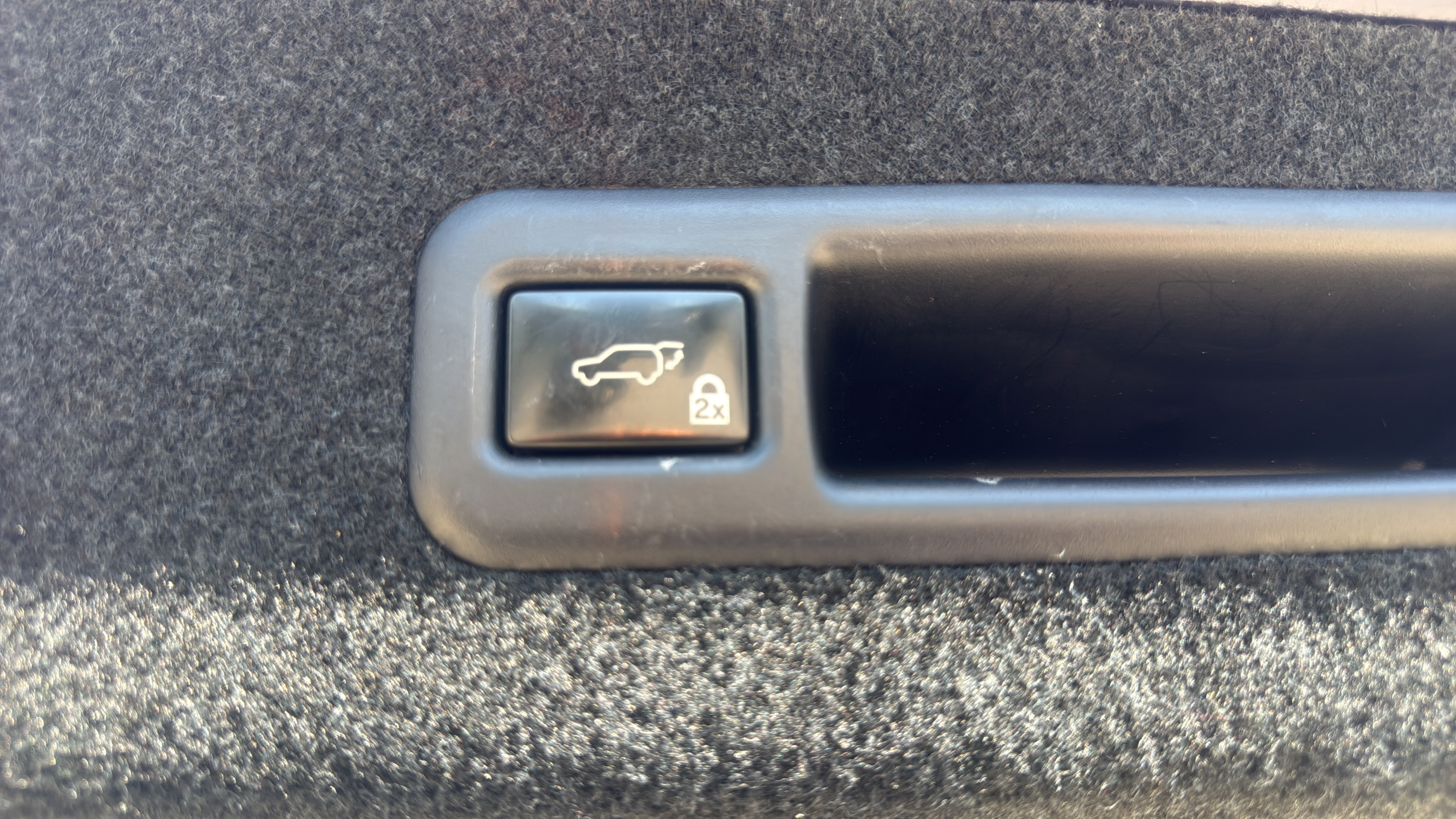 Used 2019 Lexus RX 450hL Premium w/ Premium Package AWD/4WD image 22