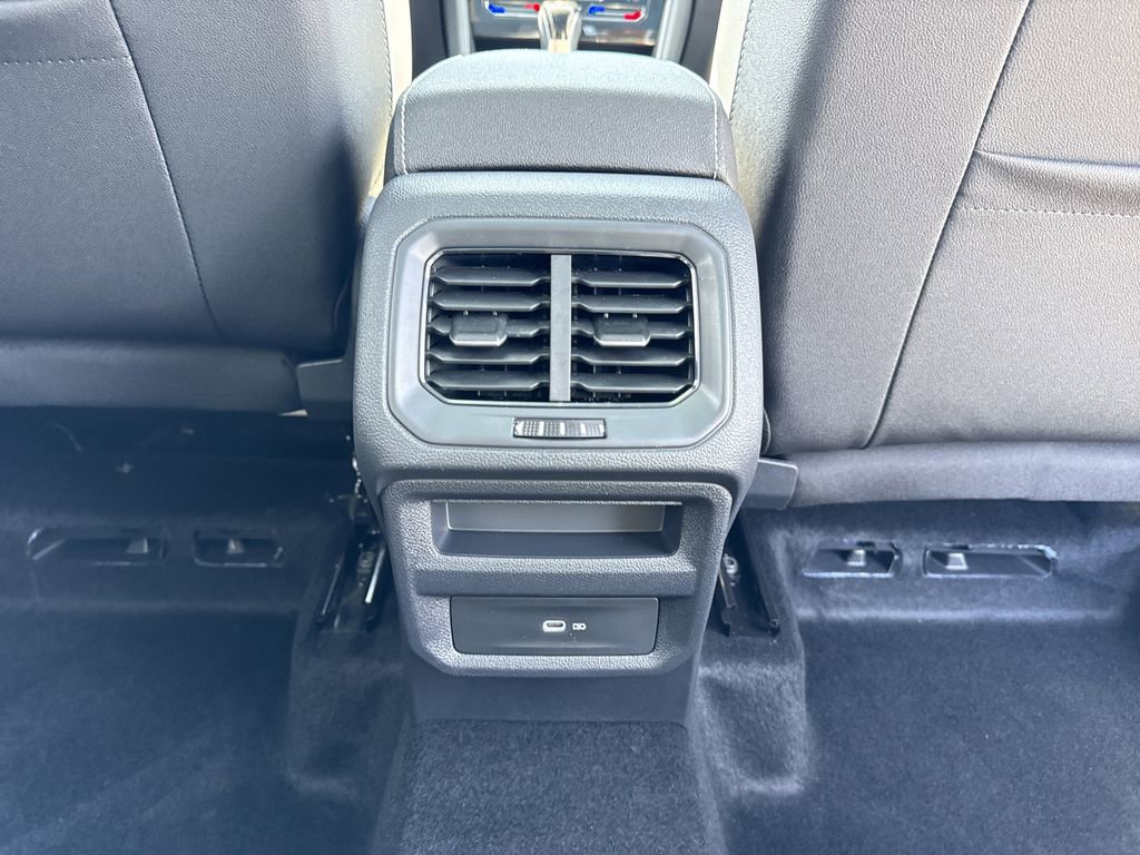 New 2025 Volkswagen Taos SE image 22