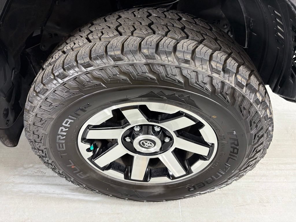 Used 2021 Toyota 4Runner TRD Off-Road Premium w/ Moonroof Package AWD/4WD image 10