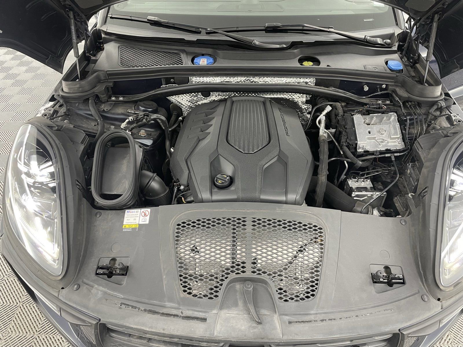 Certified 2023 Porsche Macan Turbo image 26