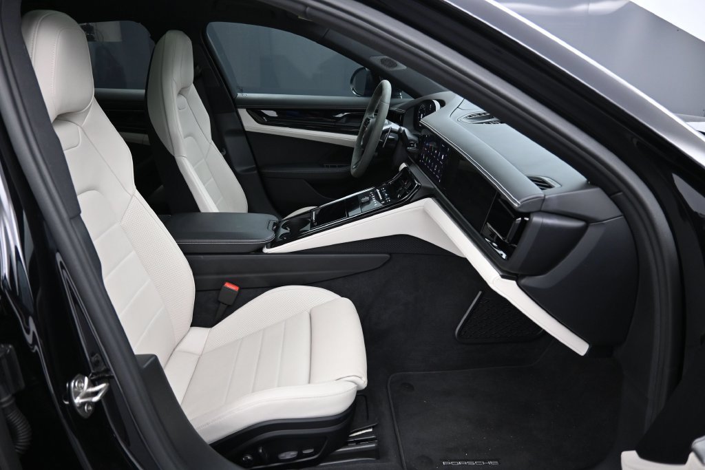 Certified 2025 Porsche Panamera 4S AWD/4WD image 28