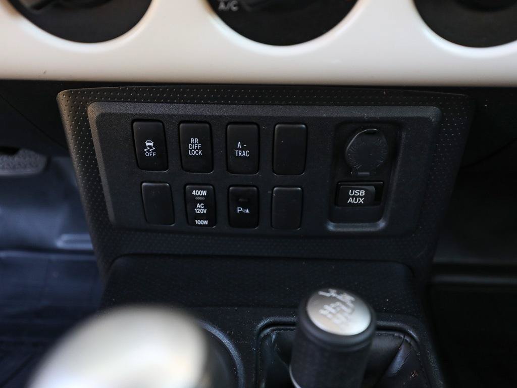 Used 2013 Toyota FJ Cruiser 4WD w/ Upgrade Pkg image 19