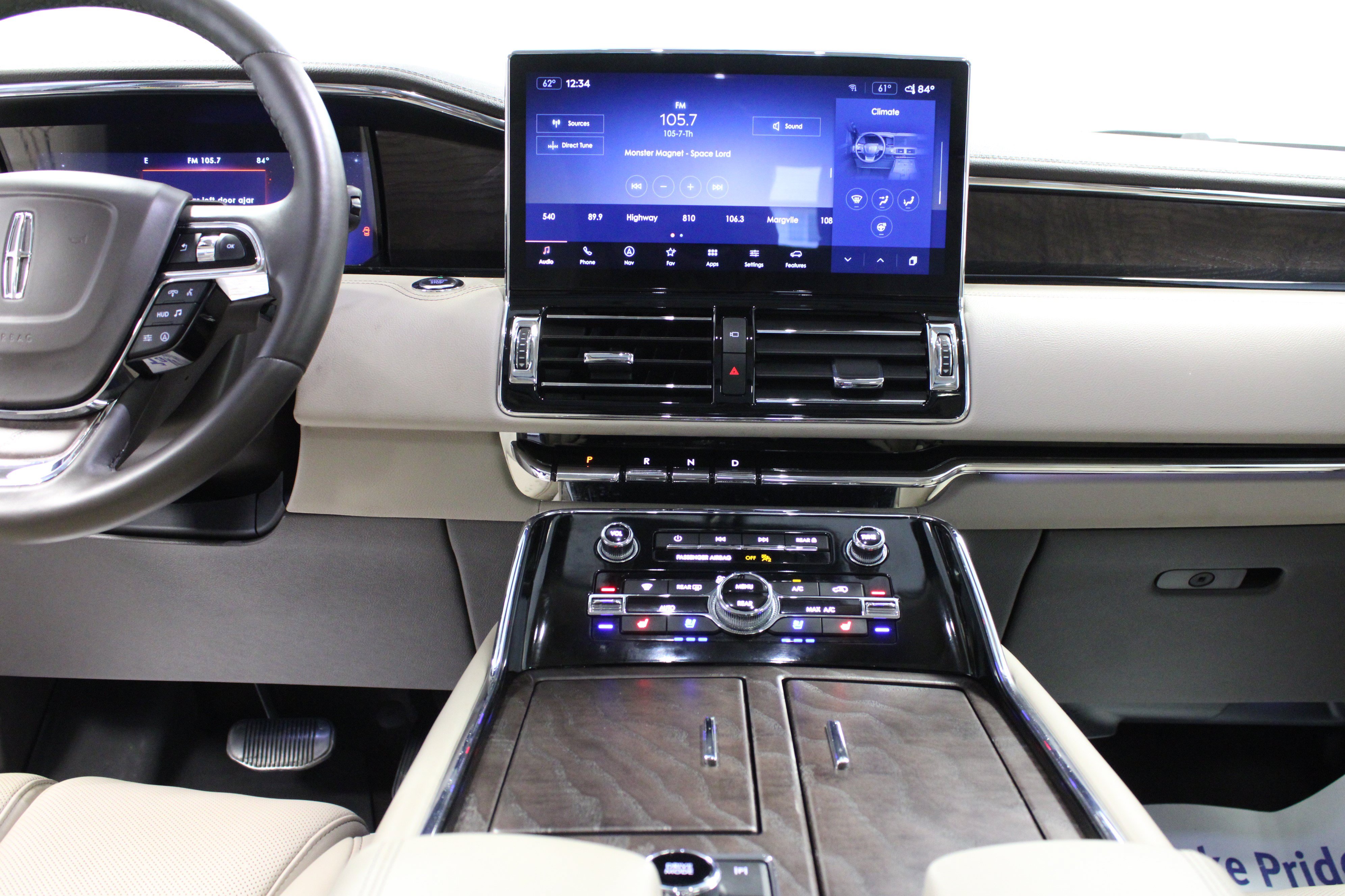 Used 2024 Lincoln Navigator L Reserve AWD/4WD image 19