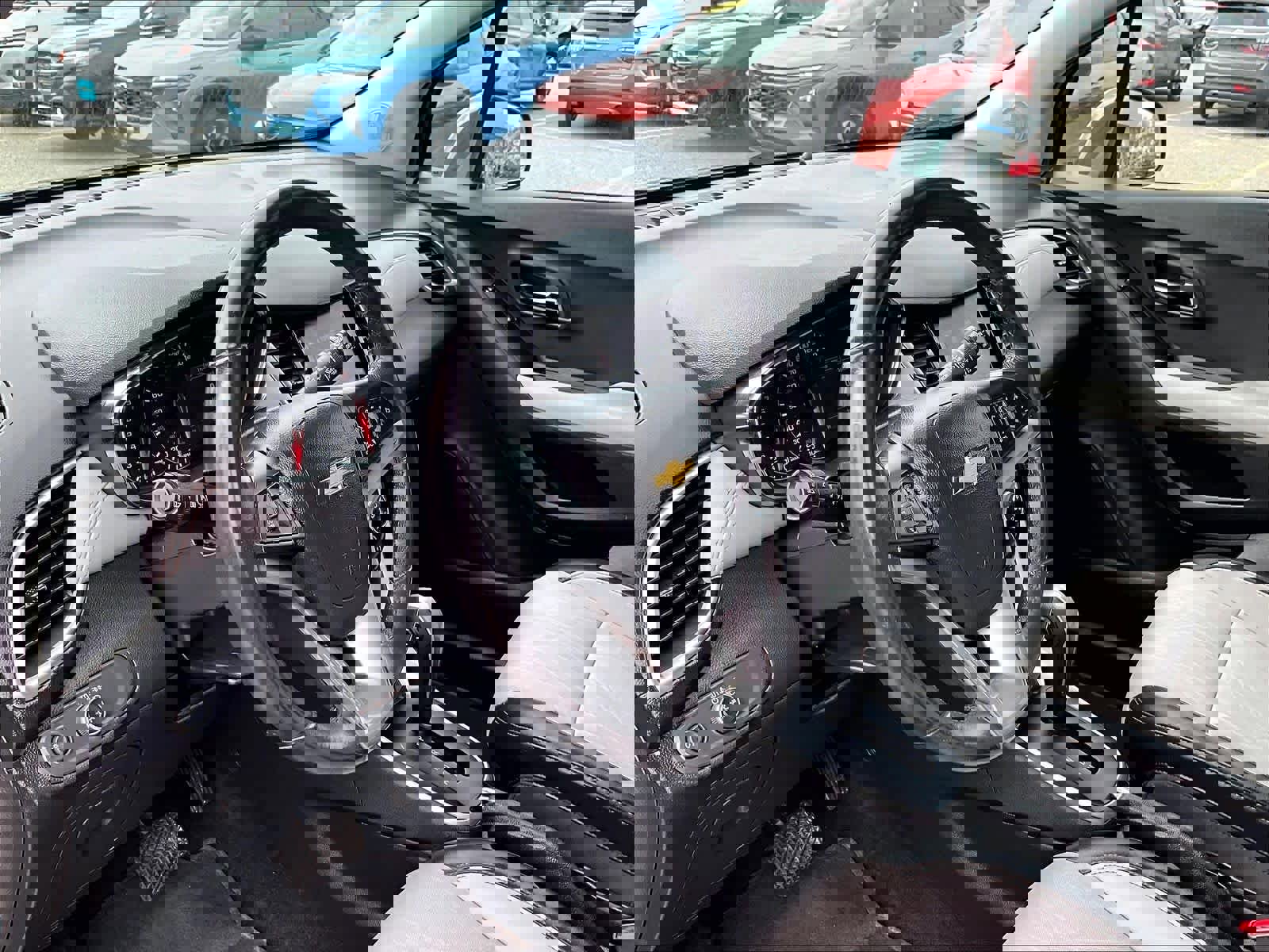 Used 2022 Chevrolet Trax LT w/ LT Convenience Package AWD/4WD image 8