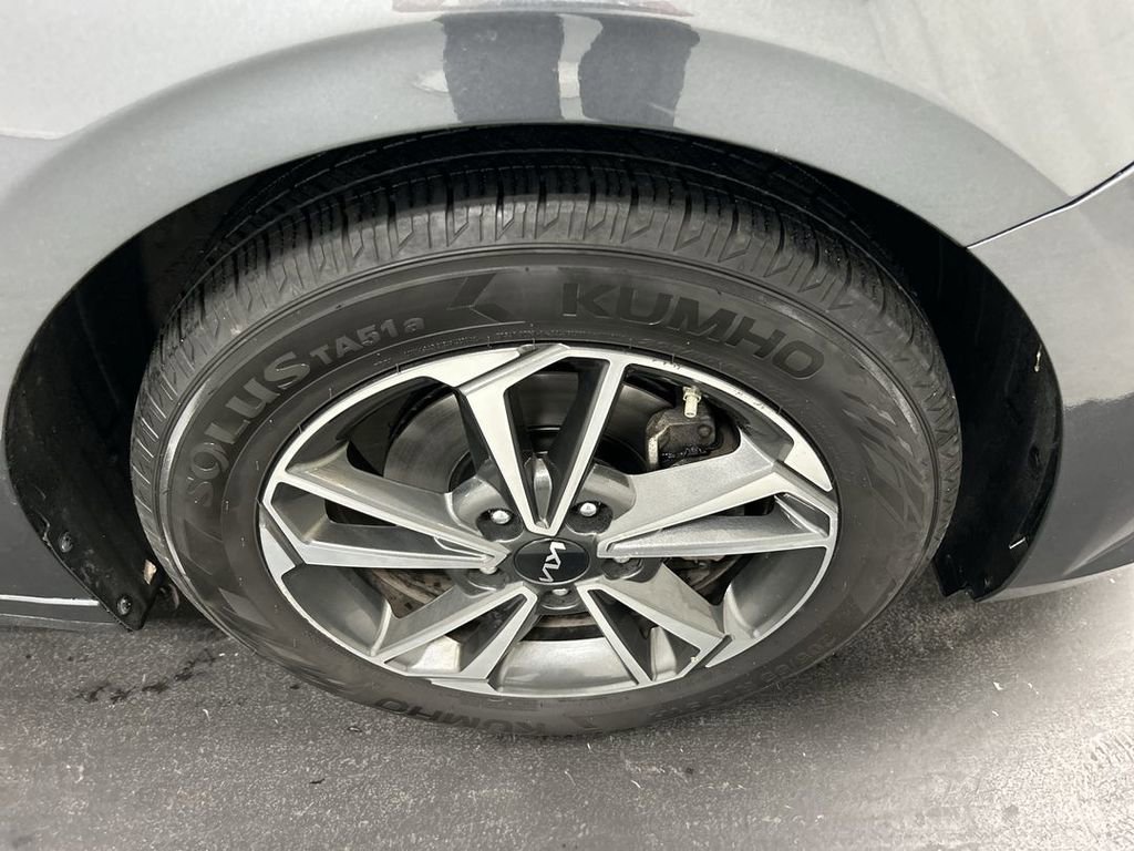 Certified 2023 Kia Forte LXS FWD image 8