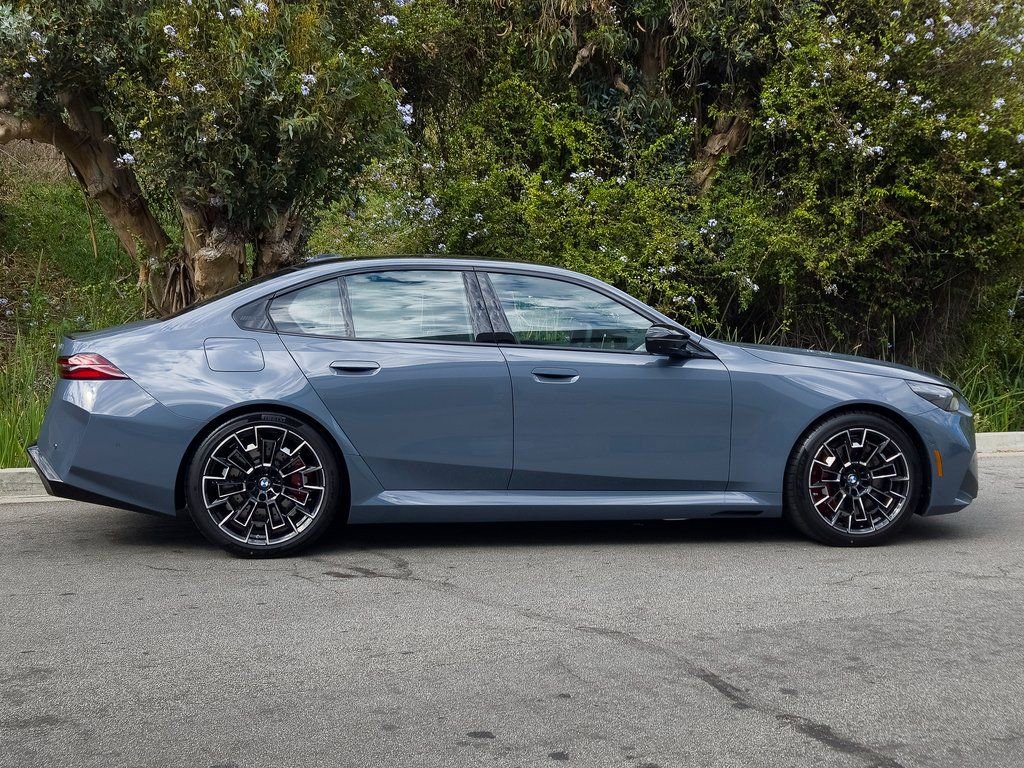 New 2026 BMW M5 w/ Executive Package image 4