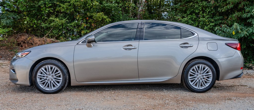 Used 2017 Lexus ES 350 w/ Premium Package FWD image 2
