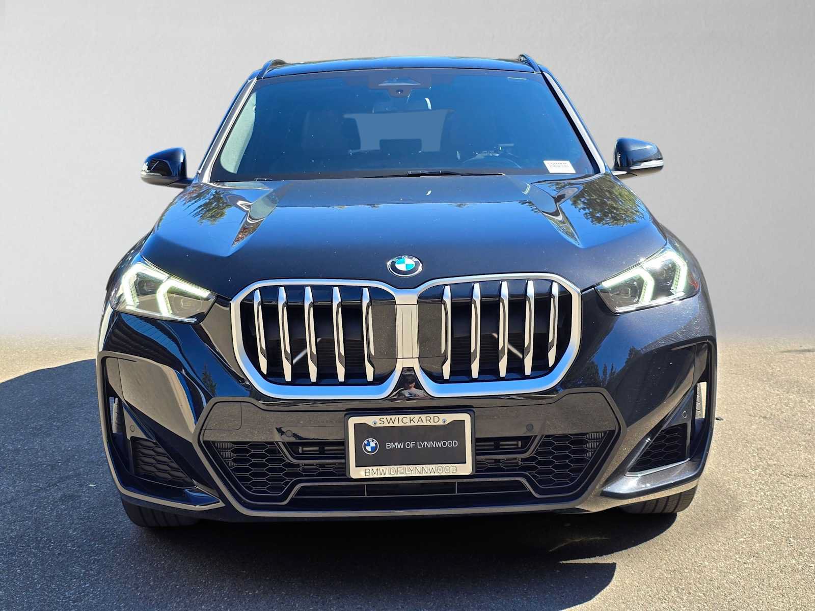 Used 2025 BMW X1 xDrive28i w/ M Sport Package AWD/4WD image 8