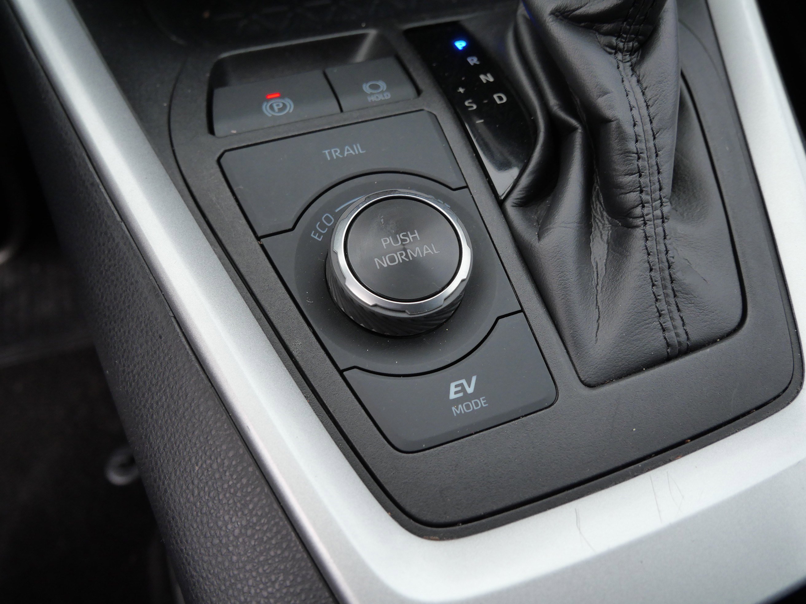 Certified 2025 Toyota RAV4 LE image 33