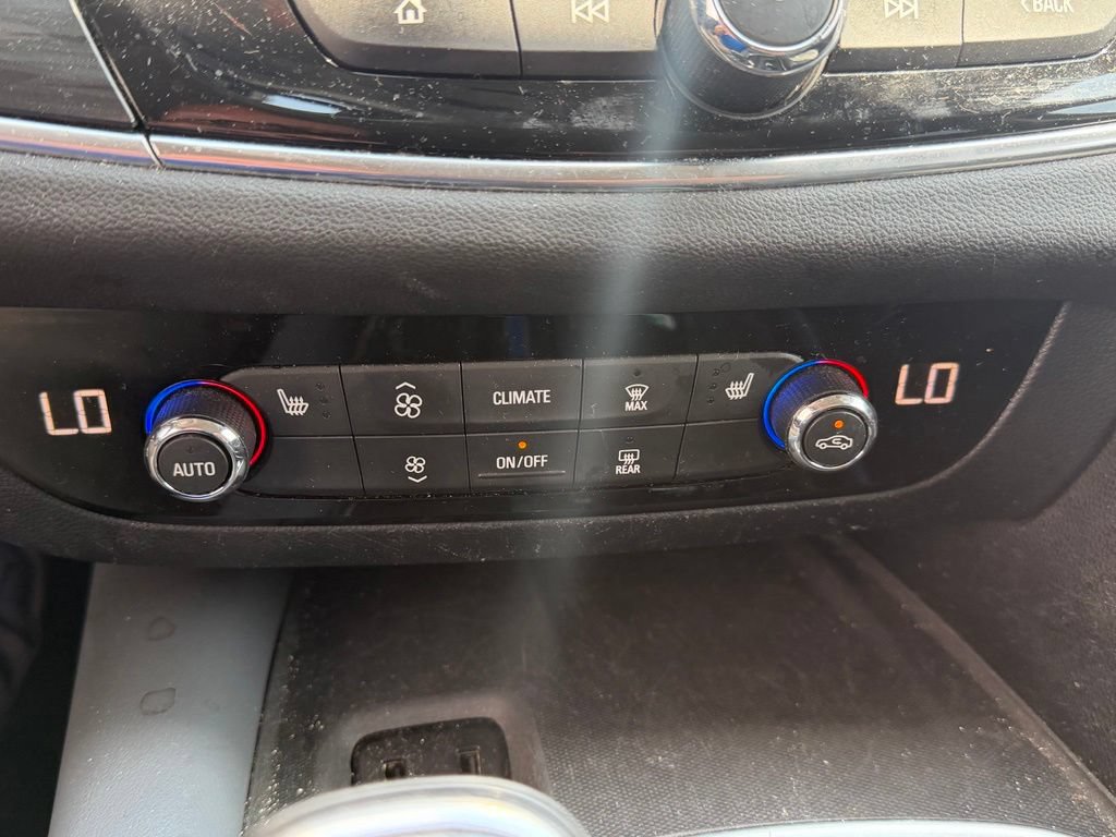 Used 2019 Buick Enclave Essence AWD/4WD image 18