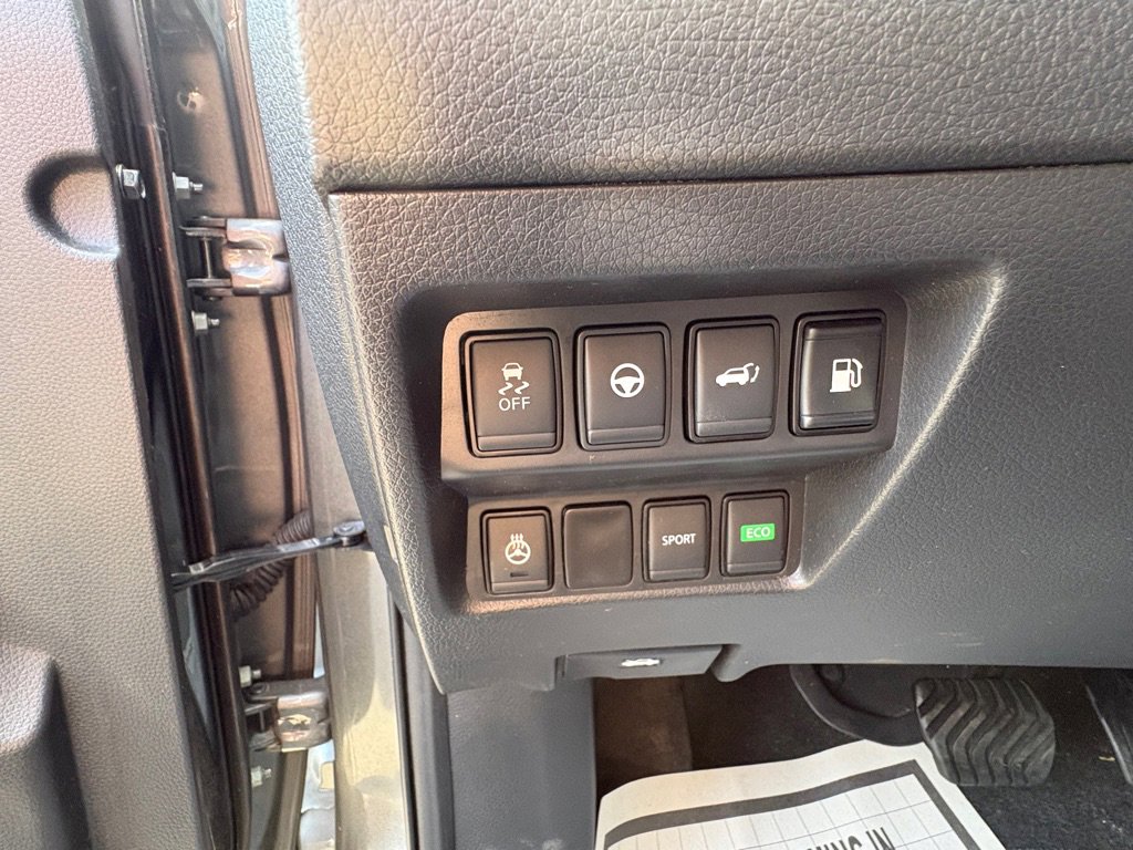 Used 2020 Nissan Rogue SV w/ Premium Package FWD image 11