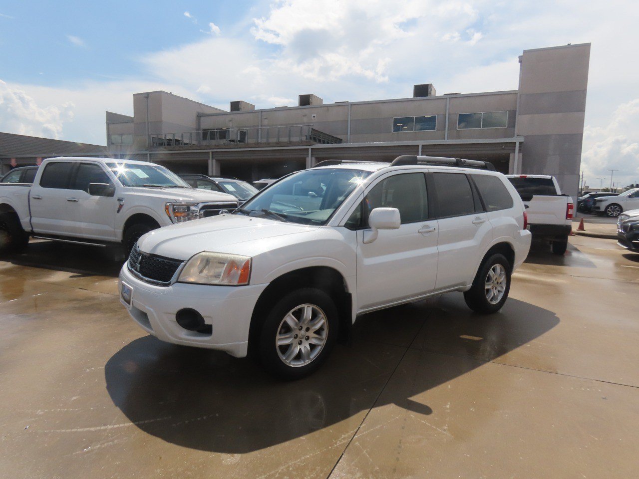 Used 2011 Mitsubishi Endeavor LS FWD image 2