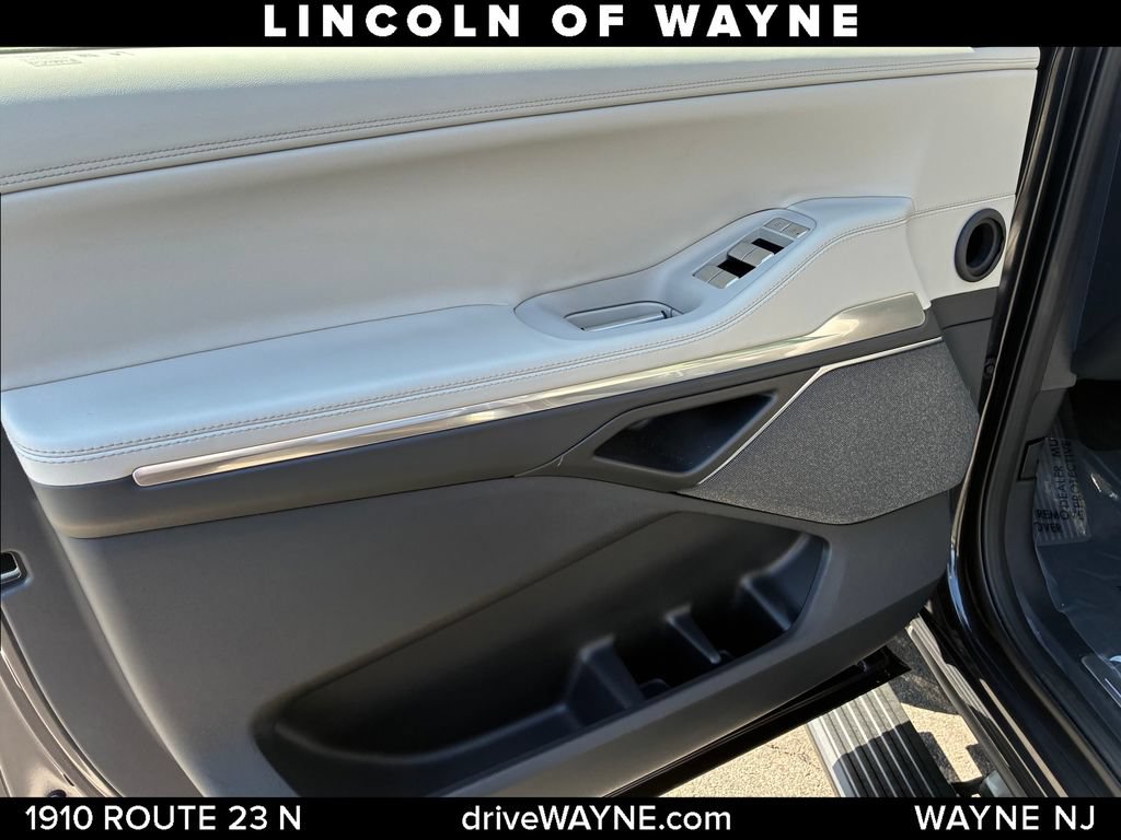 Used 2026 Lincoln Navigator Reserve AWD/4WD image 12