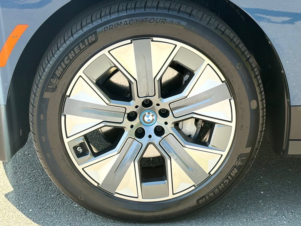Used 2024 BMW iX xDrive50 w/ Premium Package AWD/4WD image 2