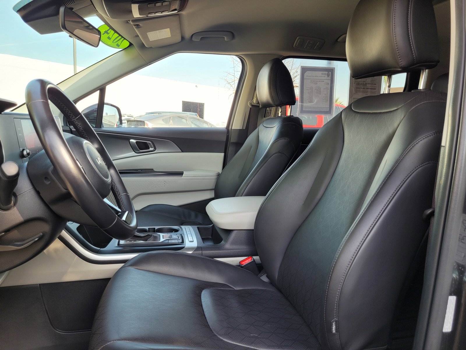 Used 2024 Kia Carnival LX image 10