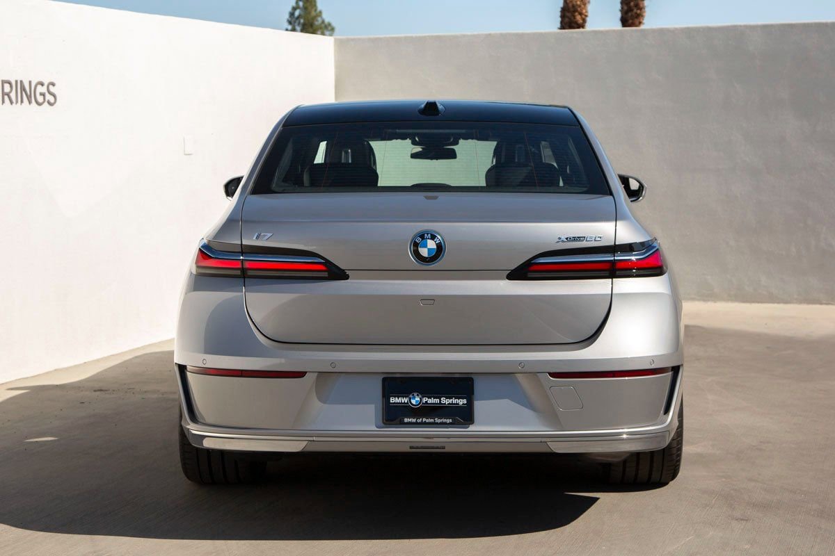 New 2025 BMW i7 xDrive60 image 7