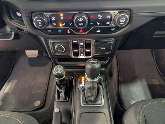 Used 2025 Jeep Wrangler Unlimited Sahara AWD/4WD image 21