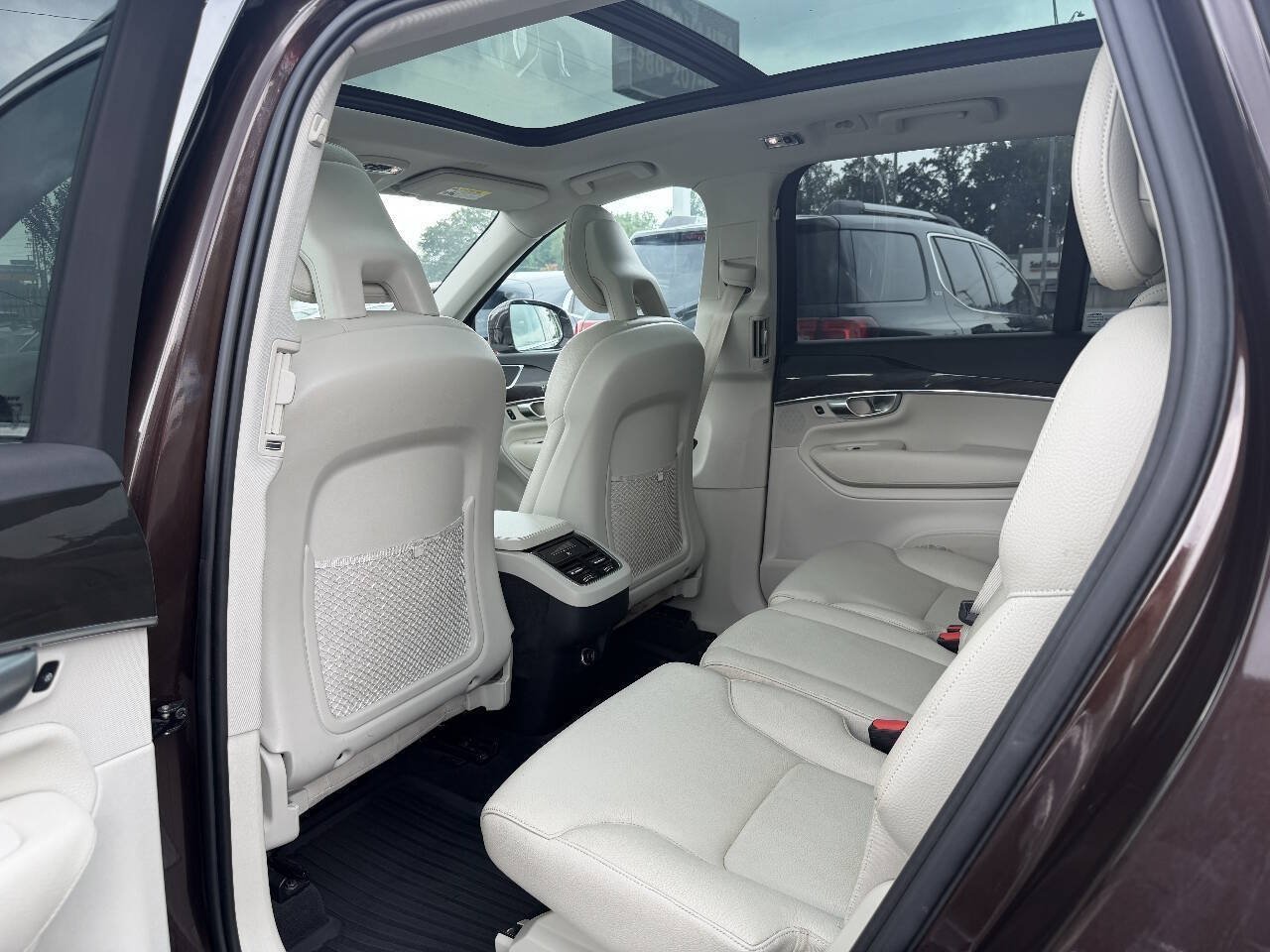 Used 2018 Volvo XC90 T6 Momentum w/ Convenience Package AWD/4WD image 9
