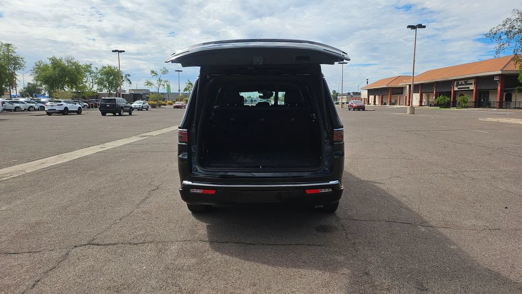 Used 2023 Jeep Wagoneer L Series II AWD/4WD image 13