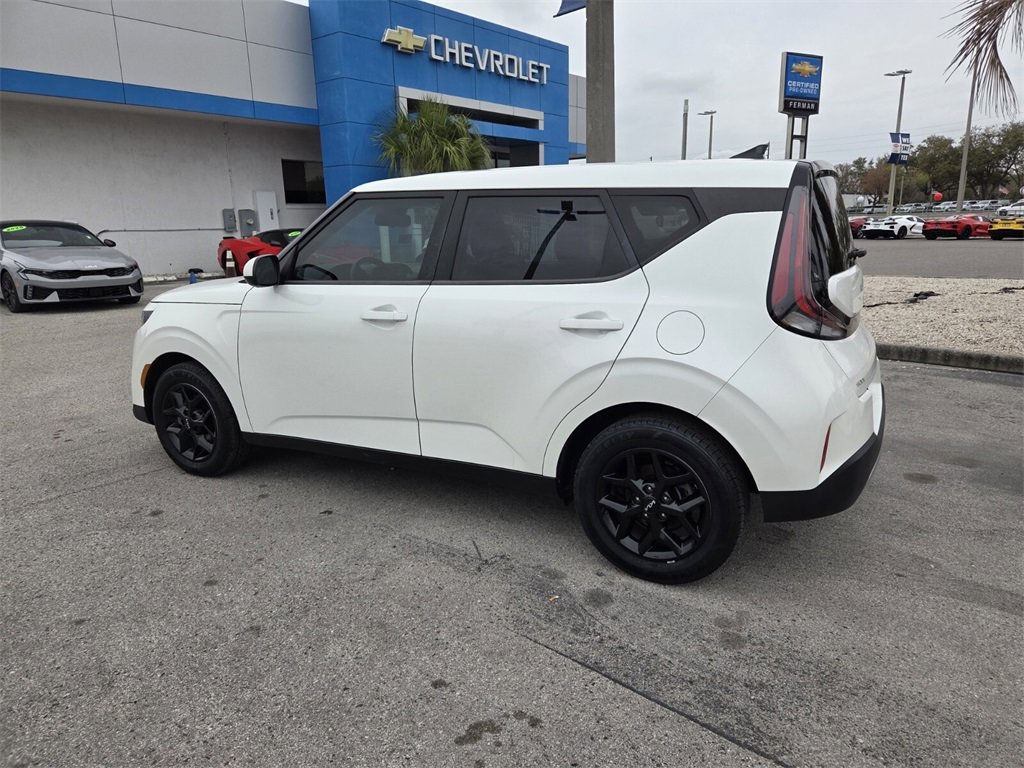 Used 2023 Kia Soul LX w/ LX Technology Package image 10