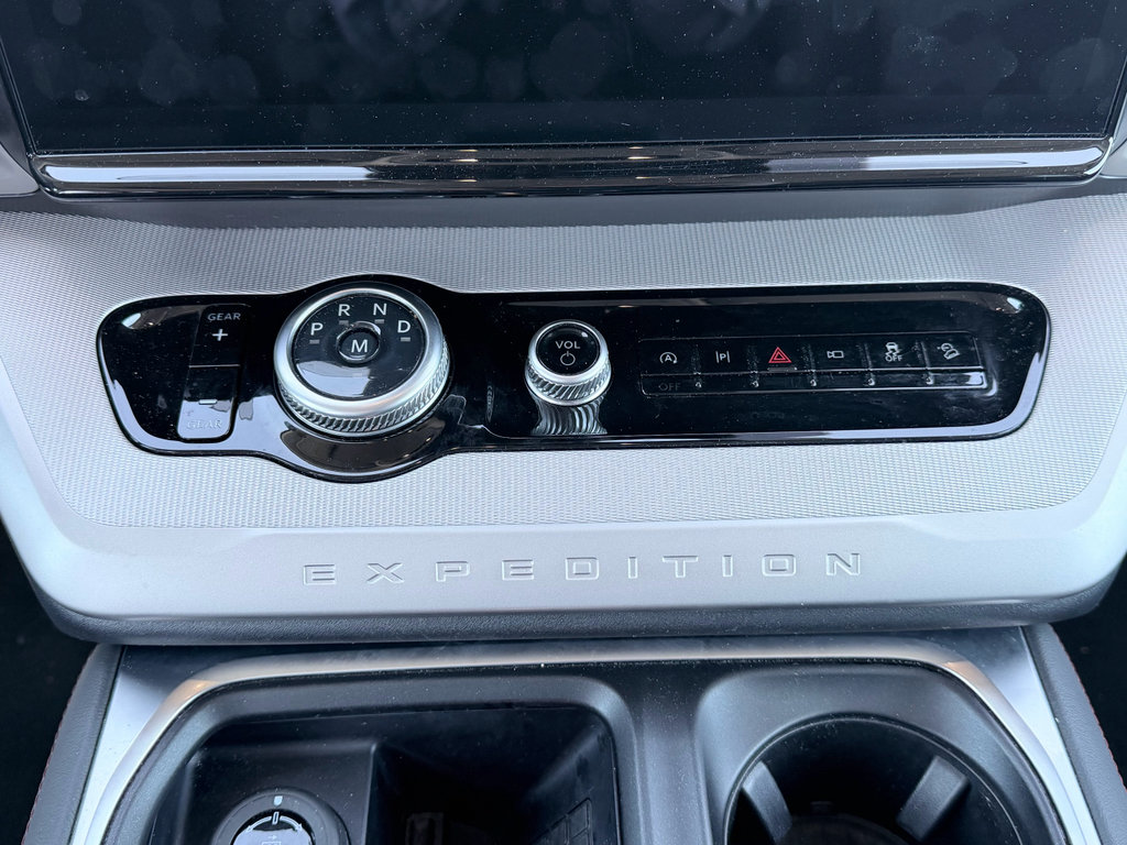 Used 2025 Ford Expedition Active AWD/4WD image 20