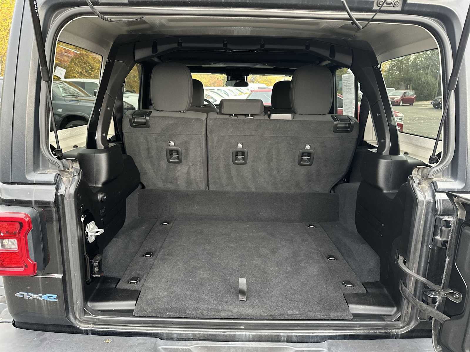 Used 2024 Jeep Wrangler Rubicon image 18