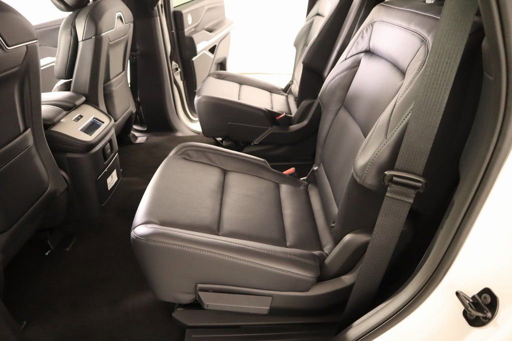 New 2025 Lincoln Navigator Reserve w/ Jet Appearance Package image 12