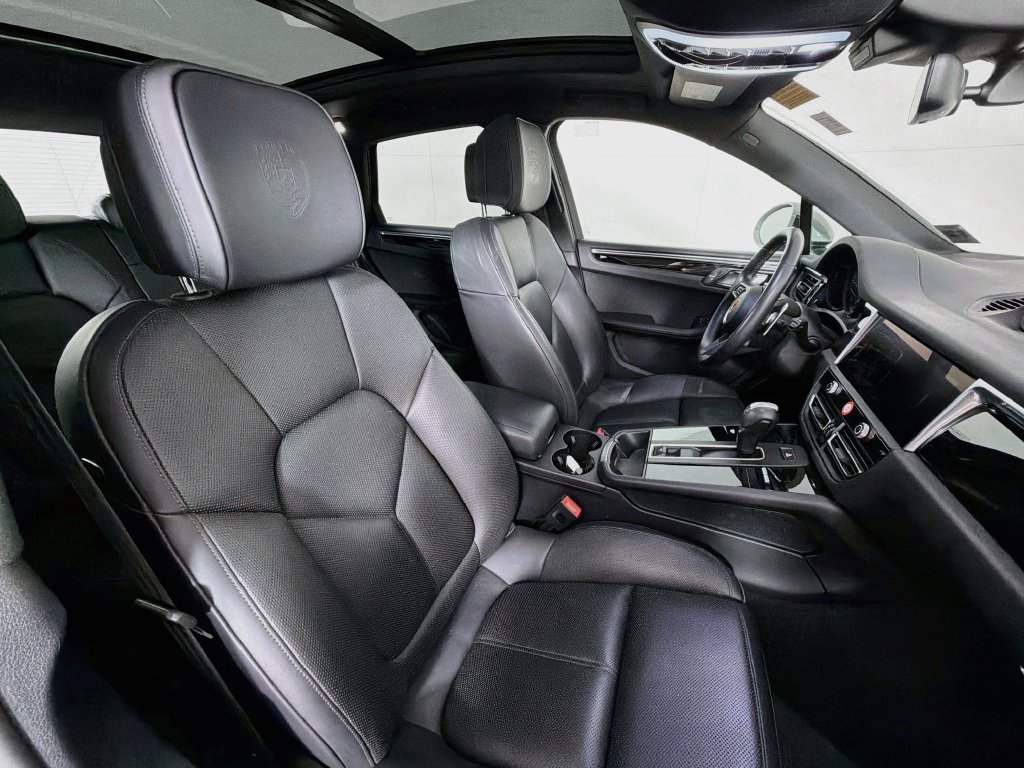 Certified 2023 Porsche Macan S AWD/4WD image 30