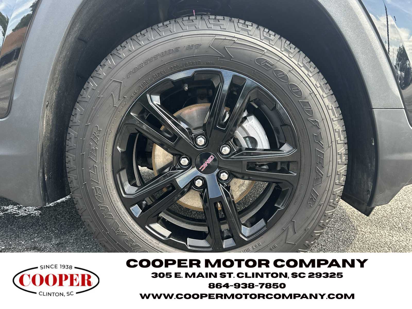 Used 2024 GMC Terrain AT4 w/ Tech Package AWD/4WD image 12
