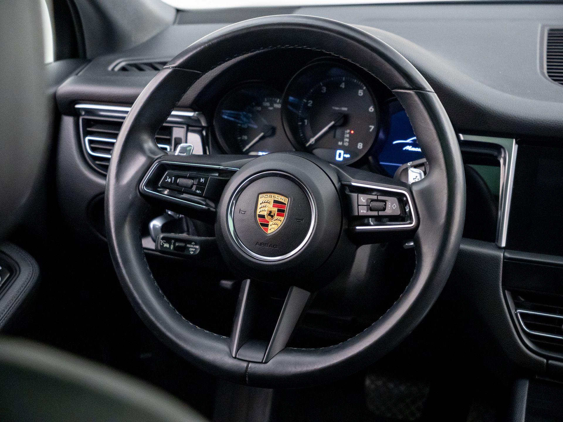 Certified 2023 Porsche Macan AWD/4WD image 12