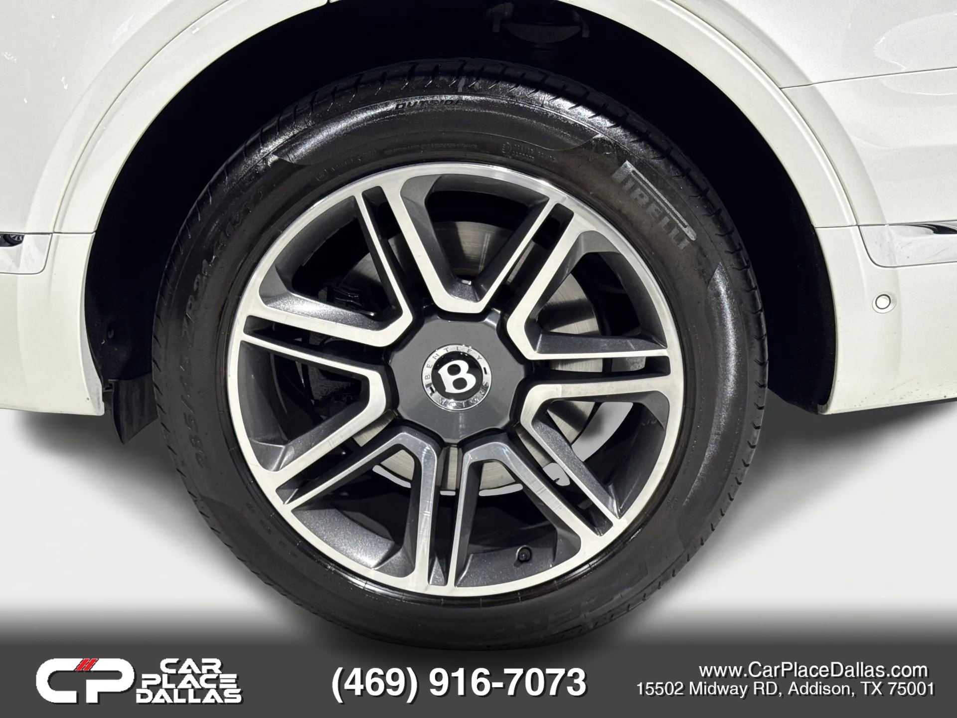 Used 2018 Bentley Bentayga AWD/4WD image 42