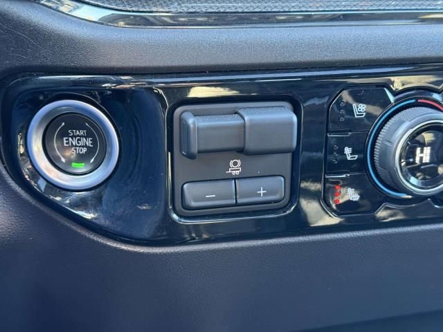 Used 2023 Chevrolet Silverado 1500 ZR2 w/ Technology Package image 30