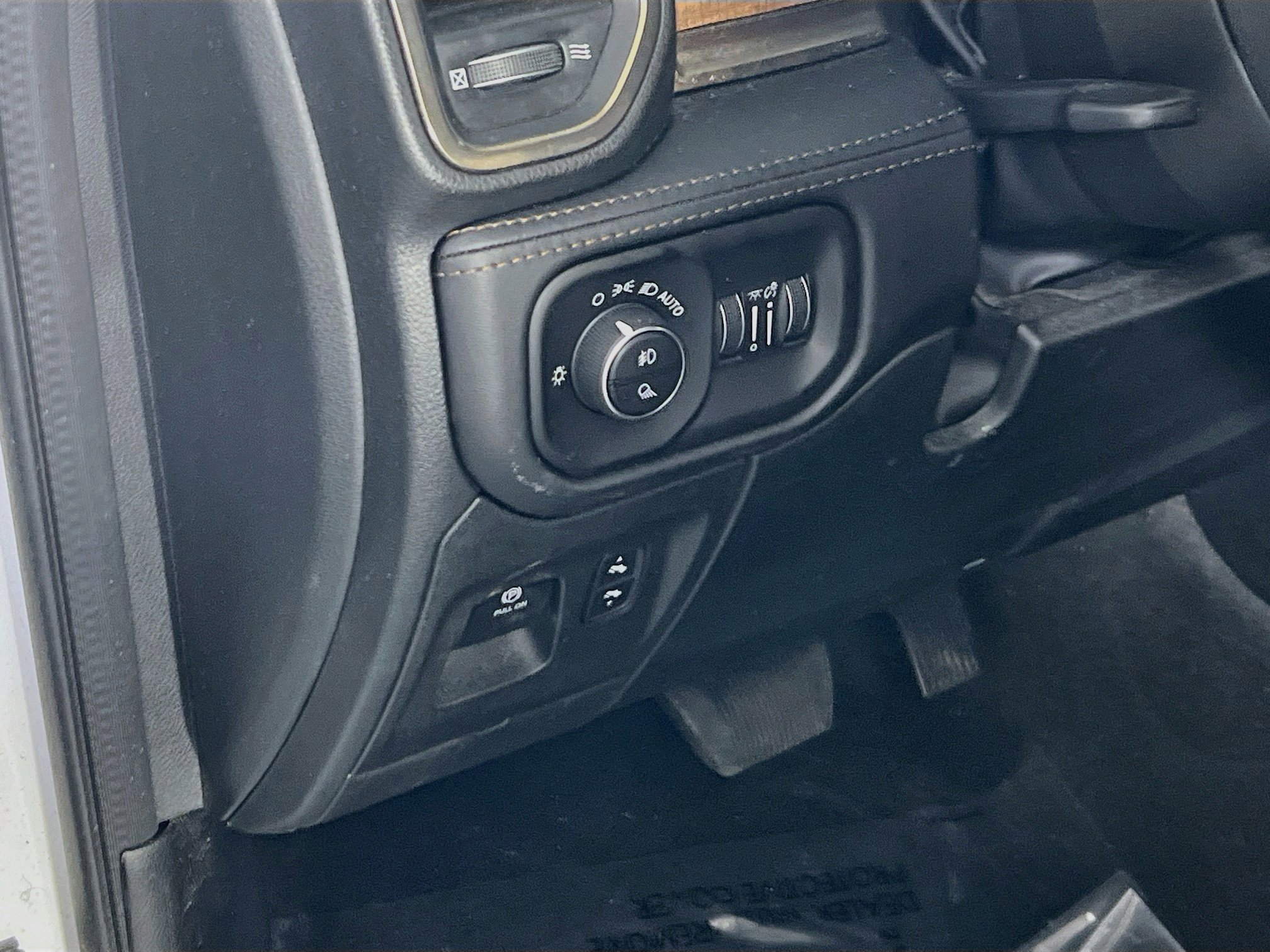 Used 2023 RAM 1500 Limited w/ Body Color Bumper Group AWD/4WD image 10