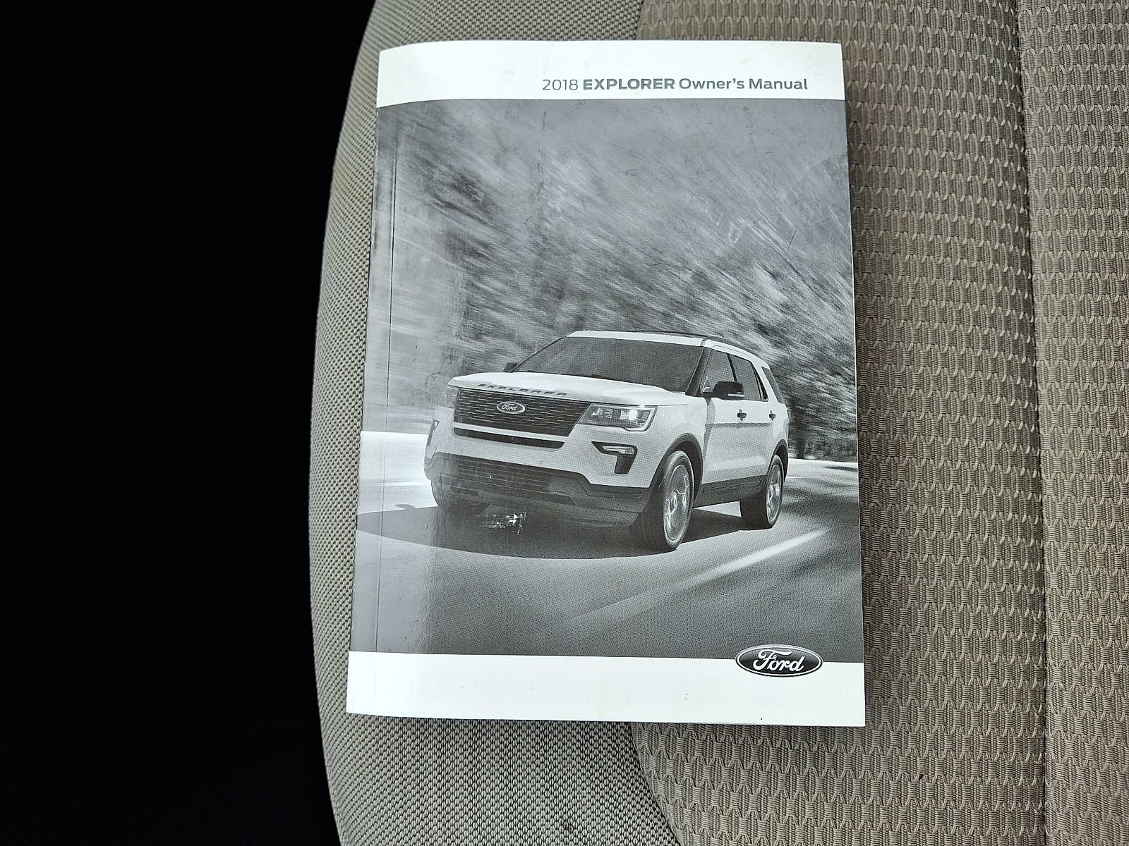 Used 2018 Ford Explorer XLT AWD/4WD image 26