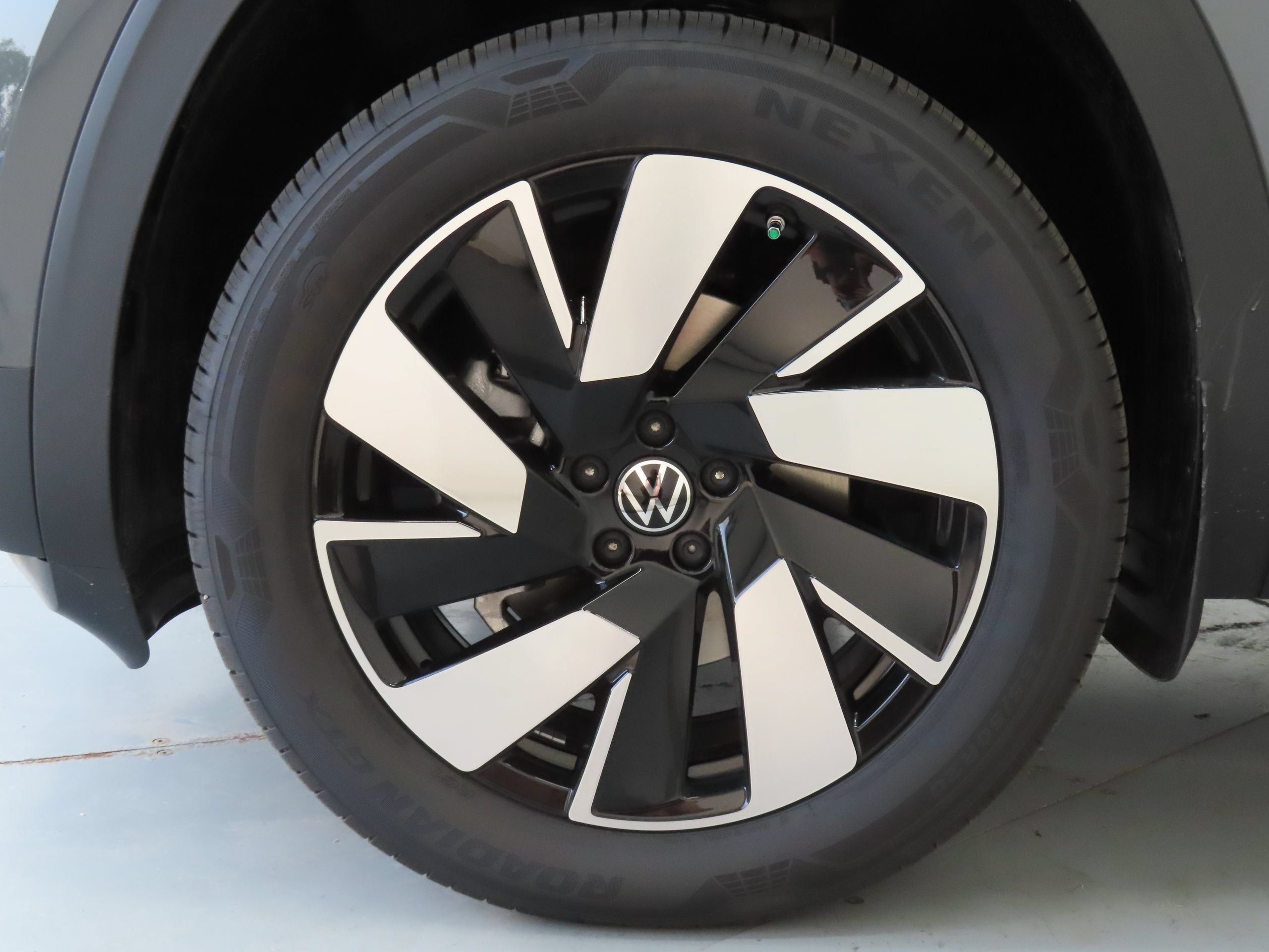 New 2026 Volkswagen Atlas Cross Sport SEL AWD/4WD image 27