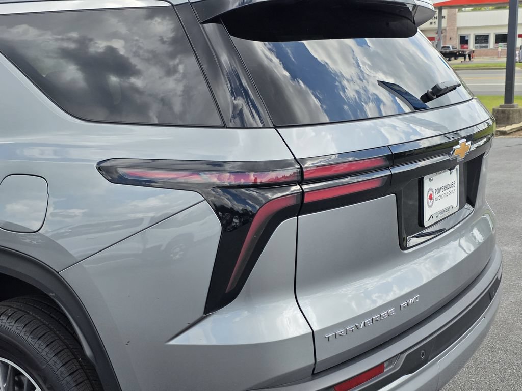 Used 2026 Chevrolet Traverse LT AWD/4WD image 11